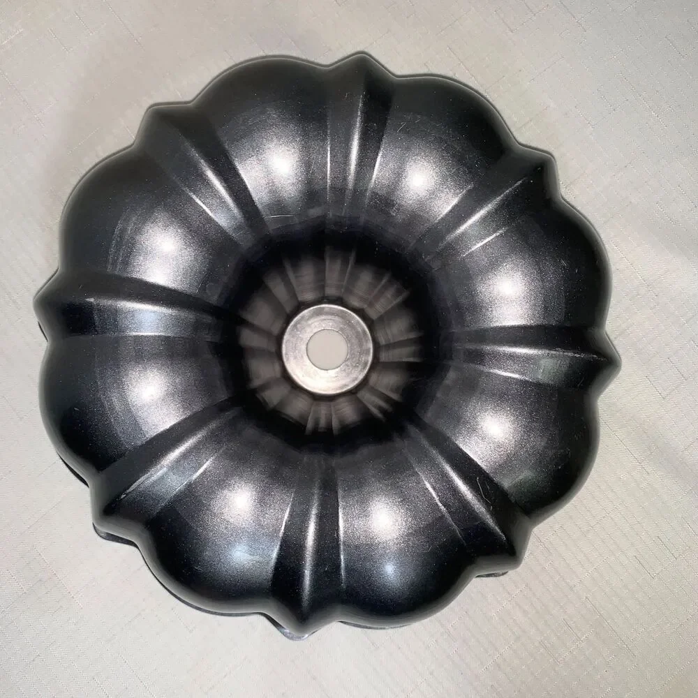Nordic Ware Cast Aluminum Bundt Pan 10 Cup Capacity Nonstick Coating Baking XMas